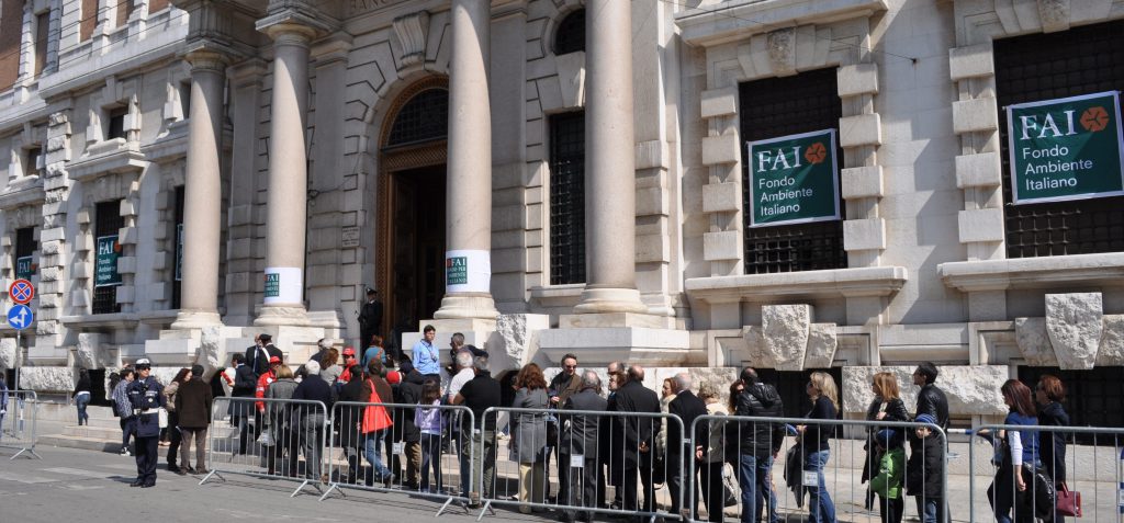 Queuing at the Fondo Ambiente Italiano