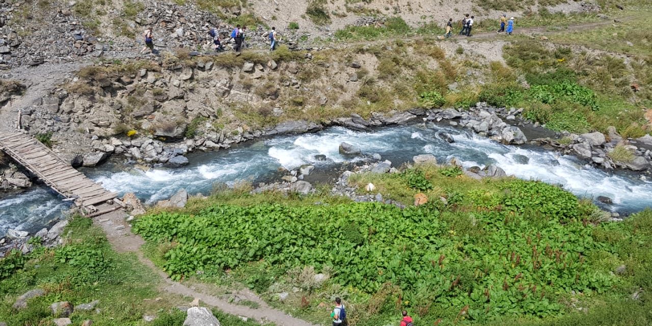 Volunteers explore the local natural heritage of Akheila